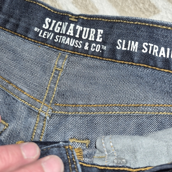 Boys 14 Signature by Levi Strauss Denim Slim Straight Jeans - Picture 2 of 4